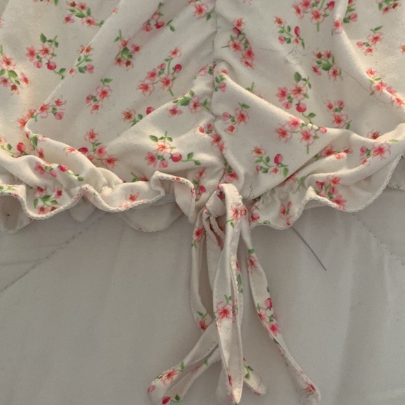 Floral Ruffle top - Picture 2 of 6